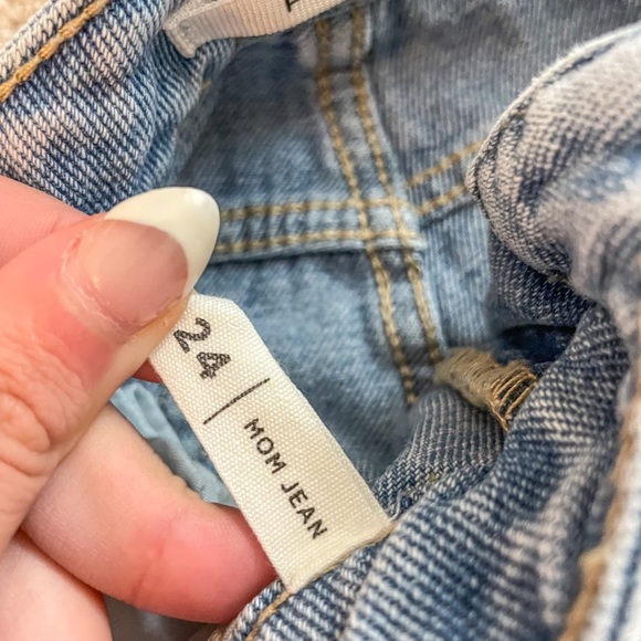 SOLD Pacsun Daisy Embroidered Mom Jeans - Picture 3 of 3